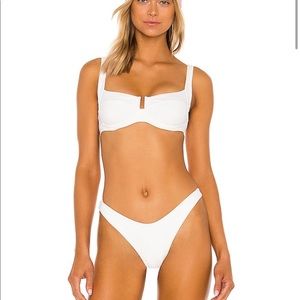 X REVOLVE CABANA BIKINI BOTTOM IN CREAM
L*SPACE
Color: Cream
Size: S
Qty: 1